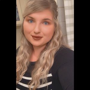 Meet your Posher, Desiree